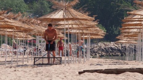 Сезонът по морето започва плахо, все още падат резервации