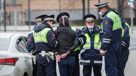 Взелият заложници в московска банка е бил пиян и дрогиран 