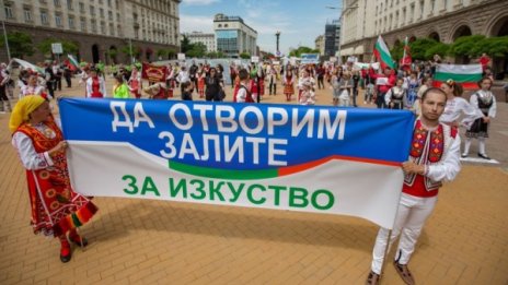 Културата се завръща на сцената, отварят театри, танцови зали, опери 