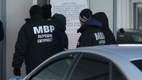 Двама граничари са задържани при акция на "Калотина"