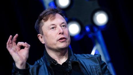 Tesla позлатява Мъск