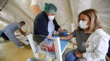 Нарасна пак броят на смъртни случаи от COVID 19 в Италия
