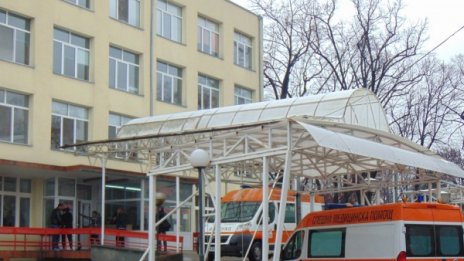 Жена изпадна в клинична смърт пред болницата в Пазарджик 