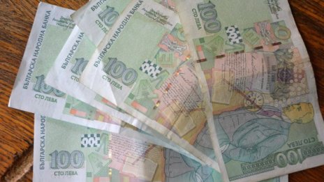 Изтеглиха 5 хил. лв. от открадната карта, кодът бил на нея