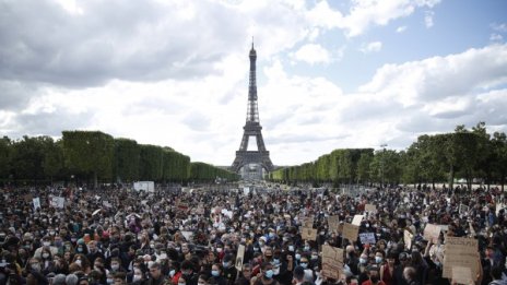 Въпреки вируса: В Париж излязоха на протест срещу расизма
