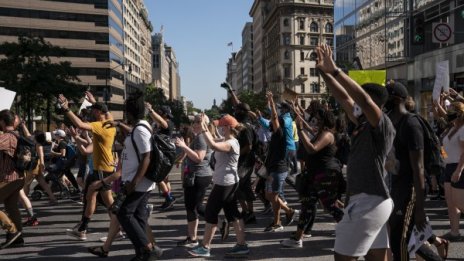 Протестиращите в САЩ: Дефинансирайте полицията!