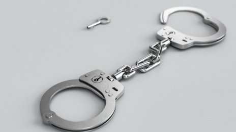 Арестуваха двама, нанесли побой над мъж 