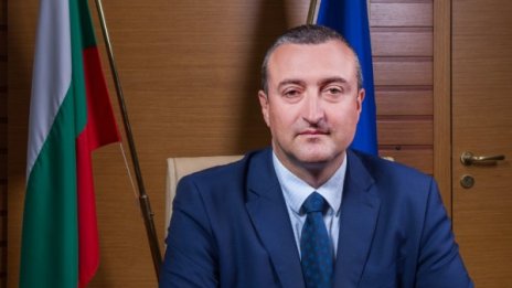Зам.-министър с коронавирус, състоянието му е добро