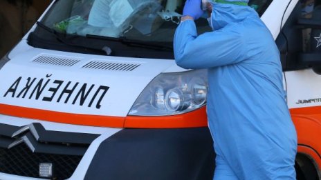 Пешеходец загина на път, удари го кола