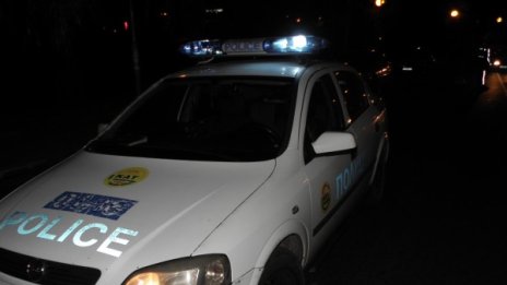 Автобус и лека кола се удариха челно, шофьор загина  