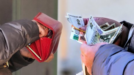 НОИ отговори на Митрофанова: При нас не са постъпвали платежни ведомости за пенсии 