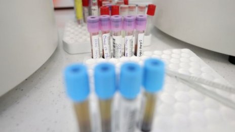 Болните от коронавирус в Индия на лечение в жп вагони 