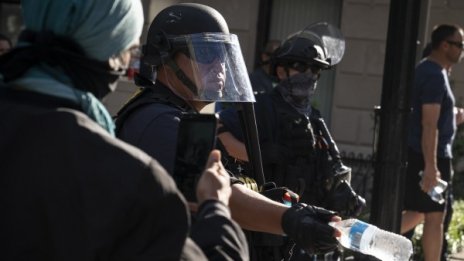 Арести при протест след смъртта на цветнокож при задържане