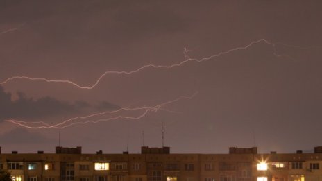 Ще вали, ще има гръмотевични бури, вероятни са градушки