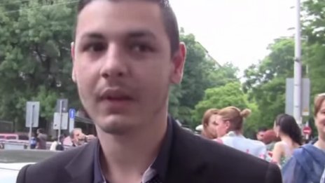 Полицията издирва 24-годишен, прочул се като "най-скъпия абитуриент"