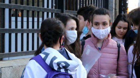 Какви са симптомите при деца с коронавирус?