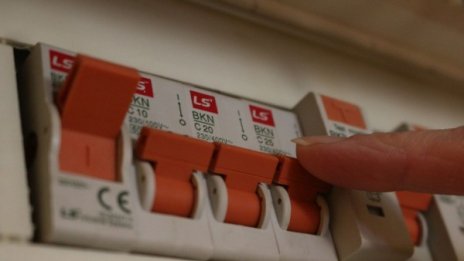 ЧЕЗ: Установена е кражба на ток при семейството от Перник
