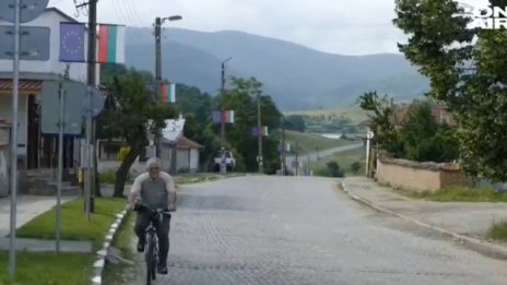Без лекар, аптека, банкомат - с. Паничерево остана и без транспорт