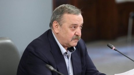 Проф. Кантарджиев: 10 души заразяват 14 - хора, моля ви, не се събирайте на закрито