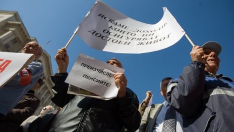 Пенсионерите у нас са намалели с 5200 за три месеца 