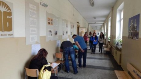 Училища пренебрегнаха уседналостта за прием в първи клас
