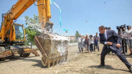 Първа копка - българският суперкомпютър все по-близо