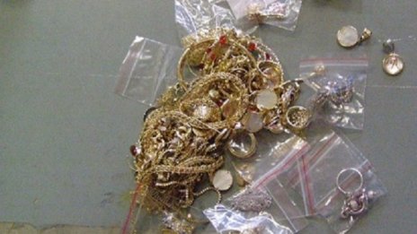 Турски ТИР опита да изнесе златни накити за 110 000 лева 