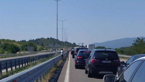 Опашките на "Кулата" се стопиха. Засега