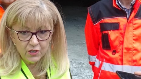 Правят шумоизолираща стена на АМ "Струма" при пернишки квартал