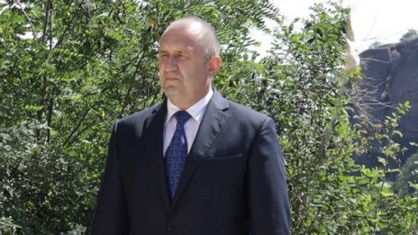Румен Радев се отправи към връх Зъбчето в Рила