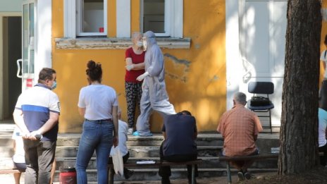 Извънредно положение в десет общини на Сърбия заради COVID-19