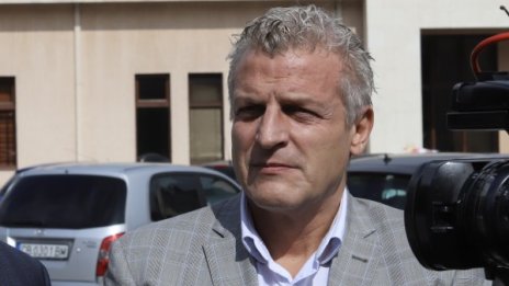 Москов: Обществото бе разделено съзнателно за коронавируса 