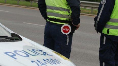 Изгубени номера на коли в бурята - обявете ги в полицията