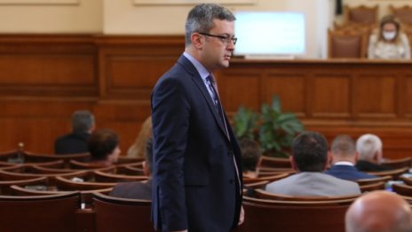 ГЕРБ отвръща на удара, свиква контрапротест и иска извинение от Радев