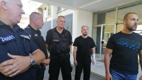 Пострадалите полицаи: Групи търсеха агресия срещу нас 