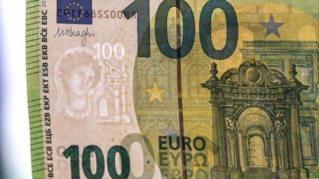 Измамиха чужденец с банкнота от €100 на паркинг на АМ "Люлин"