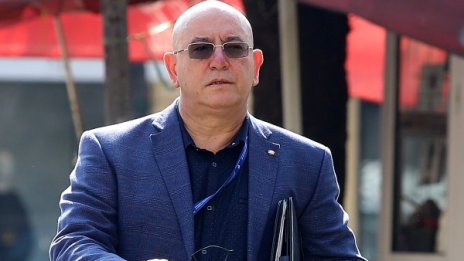 Защо 3000 души командват цялата държава, пита Ревизоро