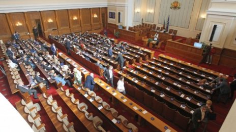 Трима министри в НС, обясняват антикризисните мерки