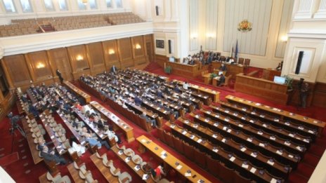 Помощта за осмокласниците: За 4 дни 300 семейства са я поискали