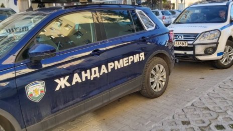 Полицията залови 14 мигранти на "Тракия" в микробус