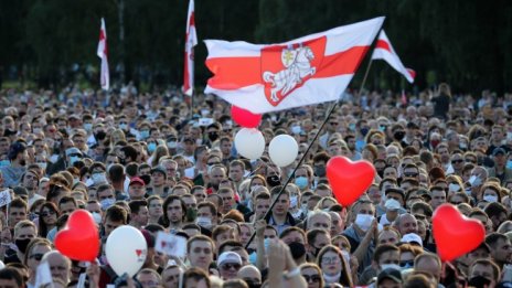 Десетки хиляди на предизборен митинг на беларуската опозиция