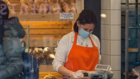 Маските в Гърция вече задължителни и на закрито 