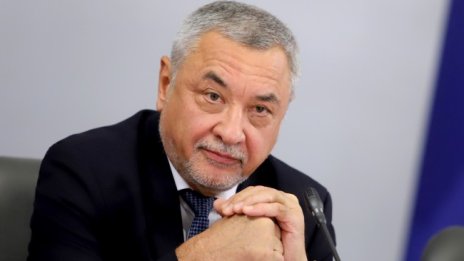Валери Симеонов увери: Борисов остава, правителството - също
