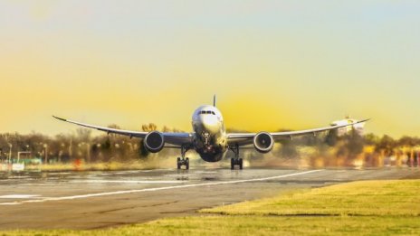 Поне 15 загинали при самолетната катастрофа в Индия