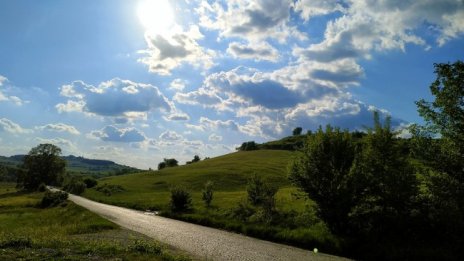 Предимно слънчево ще е в неделя, с температури до 34°C