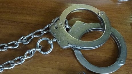 Задържаха двама във Варна, откраднали каса с 25 000 лева