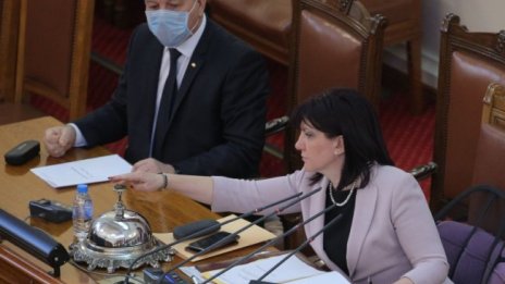 Парламентът се събира извънредно утре, изслушва Борисов 