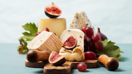Поставяме любимото сиренце на Джери на дъска от вкусове