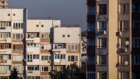 Ремонтираш дома си, пестиш от данъци, но ако майсторът ти даде касова бележка