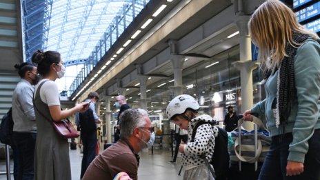 Хиляди промениха плановете, бързо се прибират във Великобритания